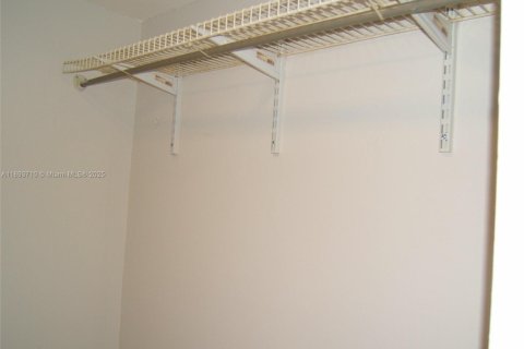 Copropriété à louer à Miami, Floride: 2 chambres, 87.33 m2 № 1945594 - photo 11