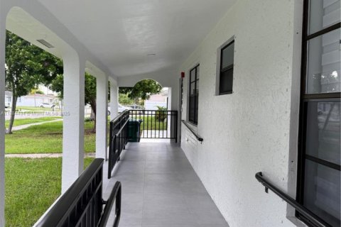Villa ou maison à vendre à Homestead, Floride: 4 chambres, 172.8 m2 № 1931066 - photo 4