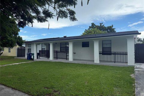 Villa ou maison à vendre à Homestead, Floride: 4 chambres, 172.8 m2 № 1931066 - photo 2