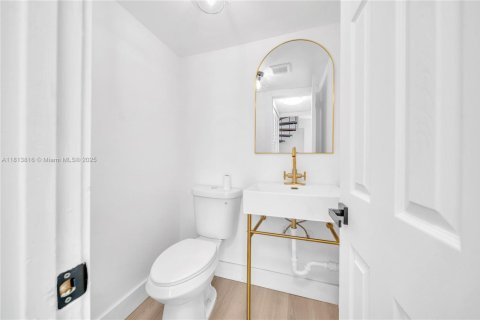 Adosado en alquiler en Miami, Florida, 3 dormitorios, 220.55 m2 № 1762599 - foto 10