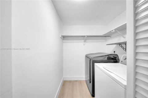 Adosado en alquiler en Miami, Florida, 3 dormitorios, 220.55 m2 № 1762599 - foto 17