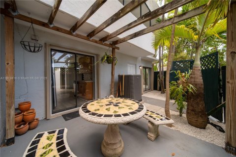 Adosado en alquiler en Miami, Florida, 3 dormitorios, 220.55 m2 № 1762599 - foto 22