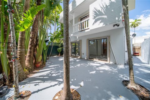 Adosado en alquiler en Miami, Florida, 3 dormitorios, 220.55 m2 № 1762599 - foto 27