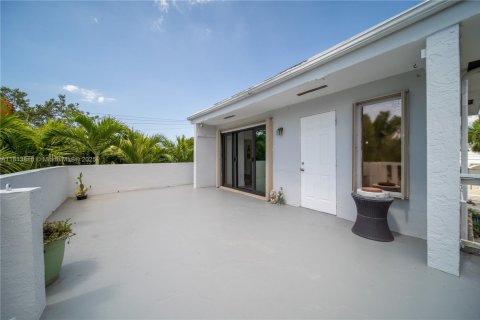 Adosado en alquiler en Miami, Florida, 3 dormitorios, 220.55 m2 № 1762599 - foto 24