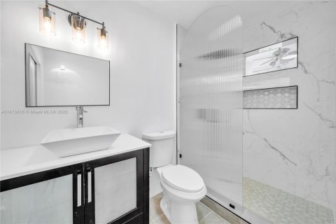 Adosado en alquiler en Miami, Florida, 3 dormitorios, 220.55 m2 № 1762599 - foto 16