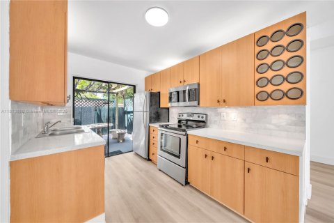 Adosado en alquiler en Miami, Florida, 3 dormitorios, 220.55 m2 № 1762599 - foto 6