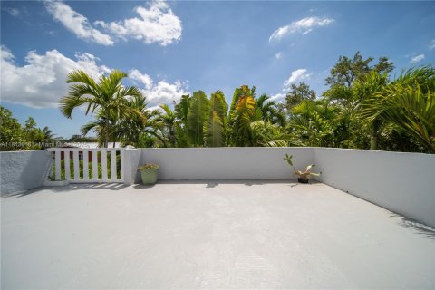 Adosado en alquiler en Miami, Florida, 3 dormitorios, 220.55 m2 № 1762599 - foto 23