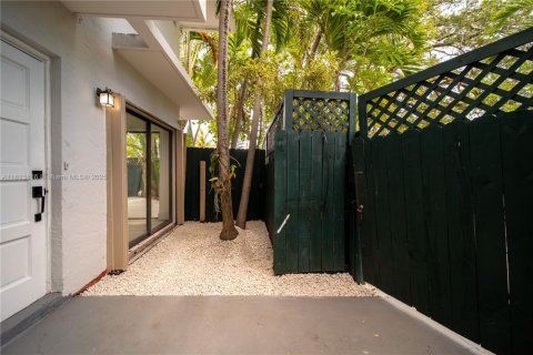 Adosado en alquiler en Miami, Florida, 3 dormitorios, 220.55 m2 № 1762599 - foto 21