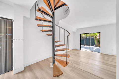 Adosado en alquiler en Miami, Florida, 3 dormitorios, 220.55 m2 № 1762599 - foto 8