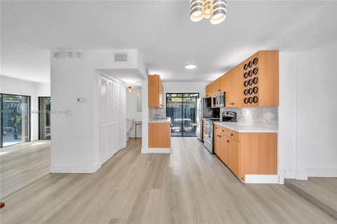 Adosado en alquiler en Miami, Florida, 3 dormitorios, 220.55 m2 № 1762599 - foto 5