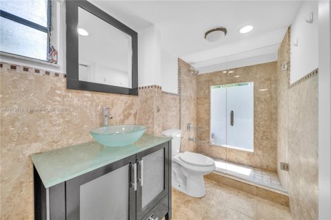 Adosado en alquiler en Miami, Florida, 3 dormitorios, 220.55 m2 № 1762599 - foto 12