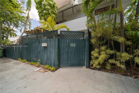 Adosado en alquiler en Miami, Florida, 3 dormitorios, 220.55 m2 № 1762599 - foto 18