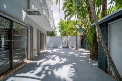 Adosado en alquiler en Miami, Florida, 3 dormitorios, 220.55 m2 № 1762599 - foto 25