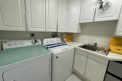 Copropriété à louer à Aventura, Floride: 3 chambres, 208.1 m2 № 2257133 - photo 8