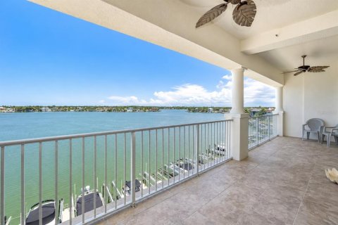 Condo in Redington Shores, Florida, 3 bedrooms № 2151921 - photo 5