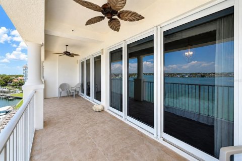 Condo in Redington Shores, Florida, 3 bedrooms № 2151921 - photo 7