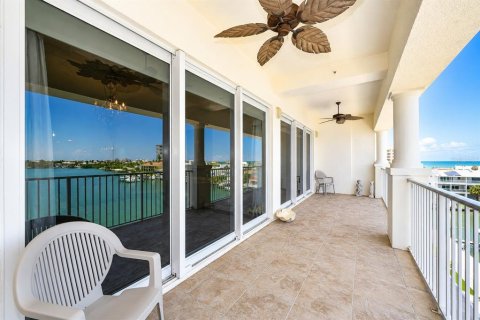 Condo in Redington Shores, Florida, 3 bedrooms № 2151921 - photo 4