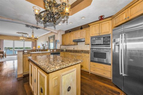 Condo in Redington Shores, Florida, 3 bedrooms № 2151921 - photo 18