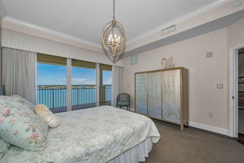 Condo in Redington Shores, Florida, 3 bedrooms № 2151921 - photo 25