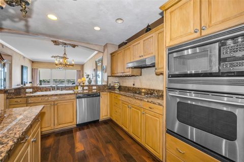 Condo in Redington Shores, Florida, 3 bedrooms № 2151921 - photo 21