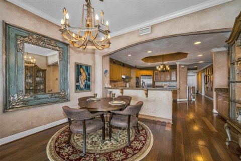 Condo in Redington Shores, Florida, 3 bedrooms № 2151921 - photo 14