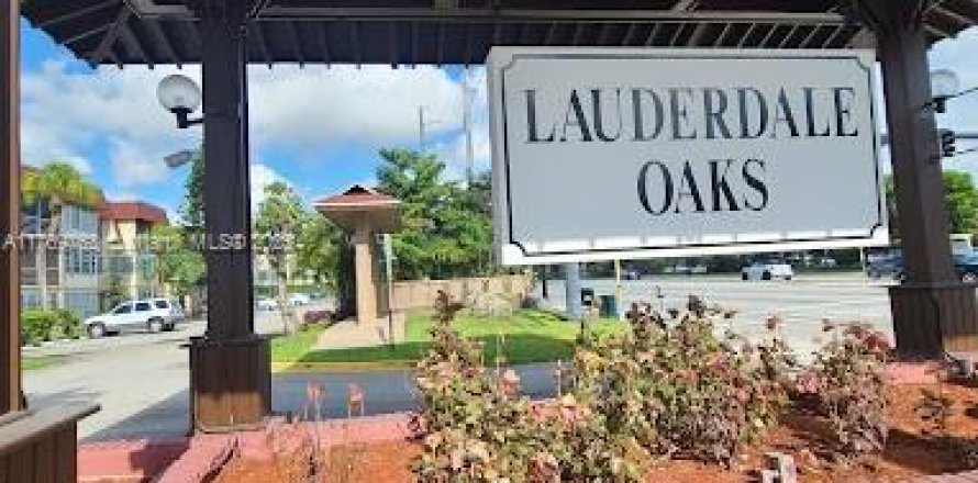 Condominio en Lauderdale Lakes, Florida, 2 dormitorios № 1896757