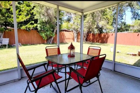 Villa ou maison à louer à Holiday, Floride: 2 chambres, 78.04 m2 № 2434984 - photo 3