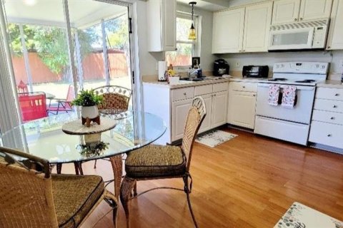 Villa ou maison à louer à Holiday, Floride: 2 chambres, 78.04 m2 № 2434984 - photo 2