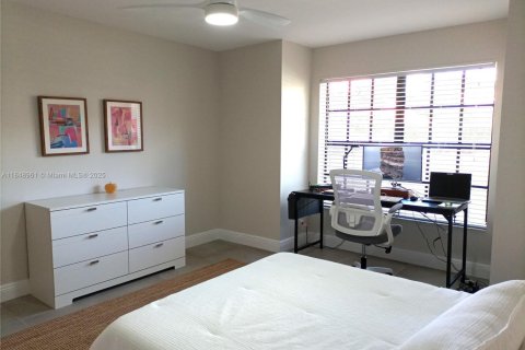 Townhouse in Wellington, Florida 4 bedrooms, 148.55 sq.m. № 2044386 - photo 14