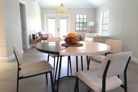 Townhouse in Wellington, Florida 4 bedrooms, 148.55 sq.m. № 2044386 - photo 5