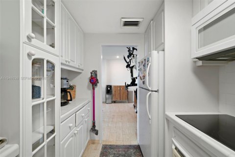 Снять в аренду кондоминиум в Майами, Флорида 1 спальня, 76.37м2, № 2005943 - фото 9