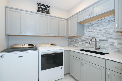 Townhouse in Placida, Florida 3 bedrooms, 222.04 sq.m. № 2393703 - photo 13