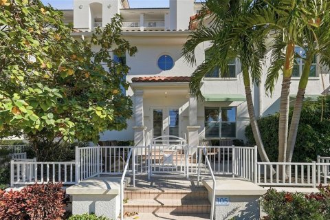 Townhouse in Saint Petersburg, Florida 2 bedrooms, 163.51 sq.m. № 2105123