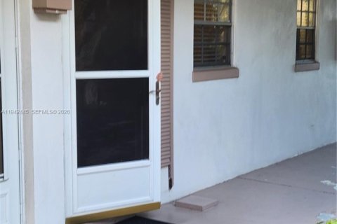 Condo in North Palm Beach, Florida, 2 bedrooms  № 2019737 - photo 2