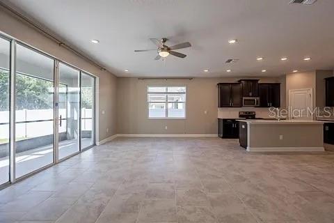 House in Kissimmee, Florida 4 bedrooms, 319.4 sq.m. № 2207969 - photo 3