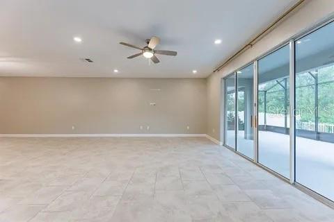 House in Kissimmee, Florida 4 bedrooms, 319.4 sq.m. № 2207969 - photo 4