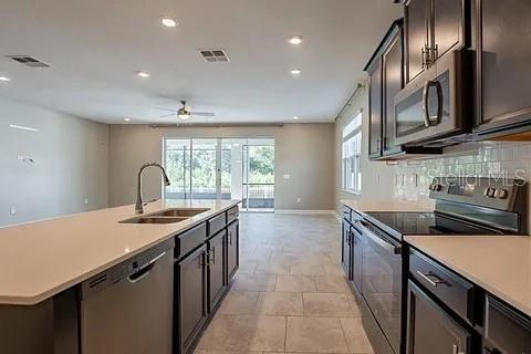 House in Kissimmee, Florida 4 bedrooms, 319.4 sq.m. № 2207969 - photo 2