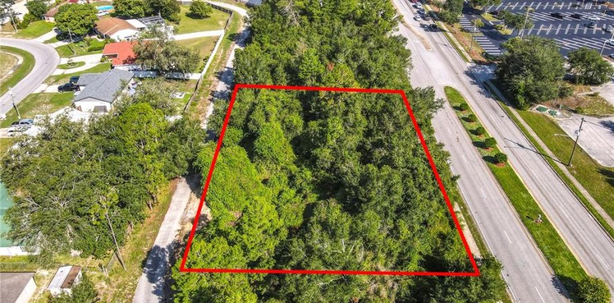 Propiedad comercial en Deltona, Florida № 1901207