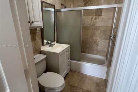 House in Miami, Florida 3 bedrooms, 102.38 sq.m. № 2042220 - photo 9