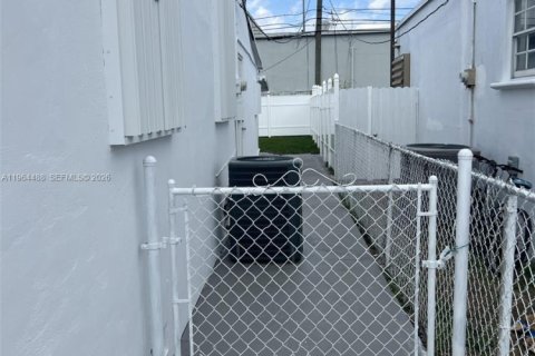 House in Miami, Florida 3 bedrooms, 102.38 sq.m. № 2042220 - photo 7