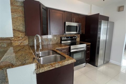 House in Miami, Florida 3 bedrooms, 102.38 sq.m. № 2042220 - photo 4