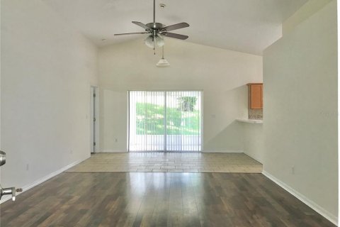 Villa ou maison à louer à Minneola, Floride: 3 chambres, 118.17 m2 № 2111585 - photo 3