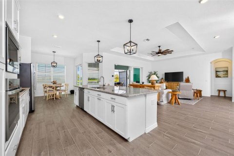 Villa ou maison à vendre à Punta Gorda, Floride: 3 chambres, 222.5 m2 № 2317380 - photo 12