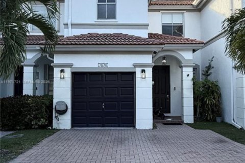 Adosado en Doral, Florida 3 dormitorios, 156.35 m2 № 2038662