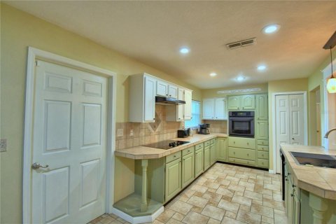 House in Auburndale, Florida 3 bedrooms, 156.63 sq.m. № 1885563 - photo 13