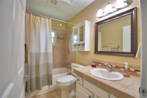 House in Auburndale, Florida 3 bedrooms, 156.63 sq.m. № 1885563 - photo 28