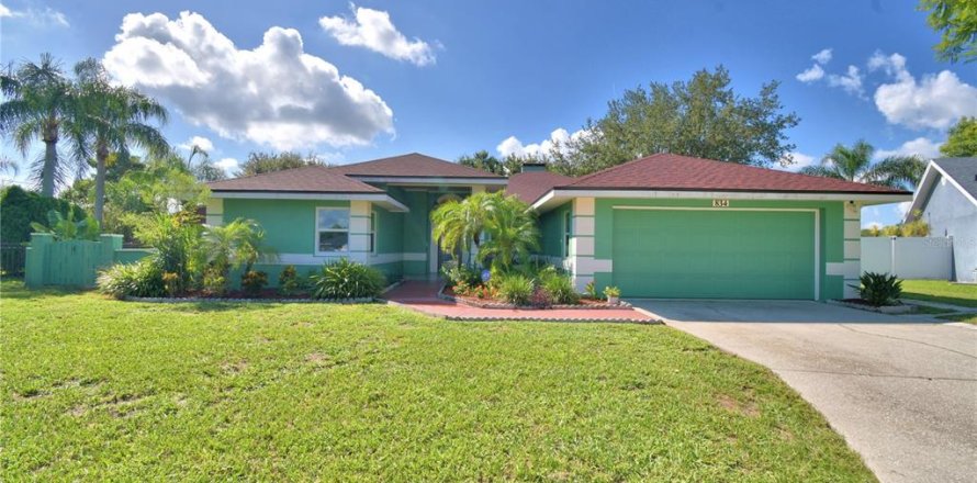 House in Auburndale, Florida 3 bedrooms, 156.63 sq.m. № 1885563