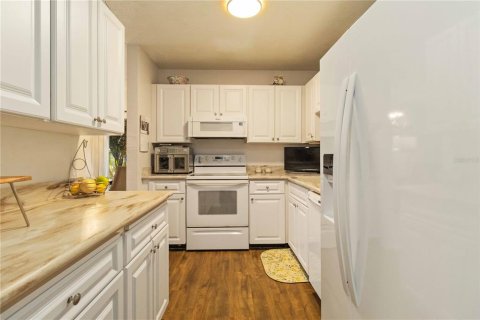 Condo in Venice, Florida, 2 bedrooms  № 1653945 - photo 13