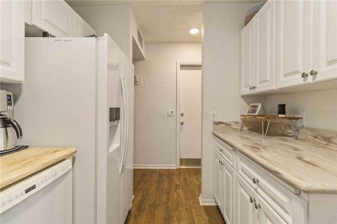 Condo in Venice, Florida, 2 bedrooms  № 1653945 - photo 12