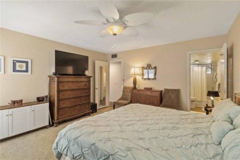 Condo in Venice, Florida, 2 bedrooms  № 1653945 - photo 18